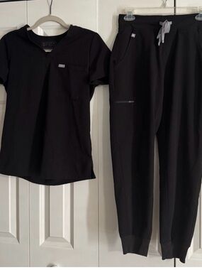 FIGS Black Scrub Set Size Small | Medical Uniform Top & Jogger Pants |